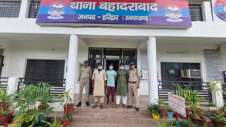 “बहादराबाद पुलिस का बड़ा वार – मरगूबपुर में गोकशी गैंग का पर्दाफाश, 500 किलो गोमांस संग 3 आरोपी गिरफ्तार”