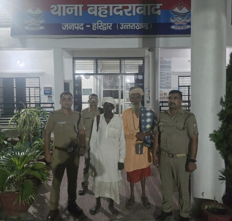 धर्म की ओट में पाप का खेल: बहादराबाद पुलिस ने “ऑपरेशन कालनेमि” में पकड़े दो ढोंगी बाबा, भोली-भाली महिलाओं की आस्था बेचकर करते थे ठगी!
