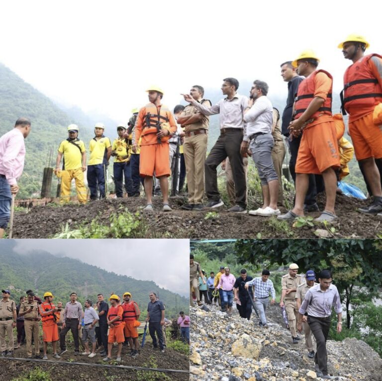 “8 किमी पैदल चल मौके पर पहुंचे DM-SSP, कार्लीगाड़ में फंसे 70 ग्रामीणों का रेस्क्यू – रातभर जागा प्रशासन, अब मिलेगा 4-4 हजार किराया!”