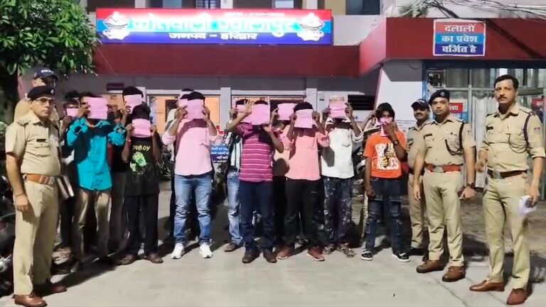 “हरिद्वार पुलिस की कड़ी कार्रवाई: नवरात्रि के पहले दिन ज्वालापुर क्षेत्र में शराब पीकर हुड़दंग करने वाले 21 व्यक्ति गिरफ्तार, 81 पुलिस एक्ट में चालान, जनपदभर में अभियान जारी”