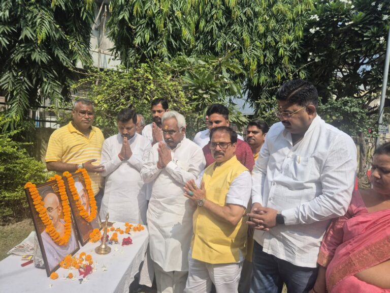 “गांधी-शास्त्री जयंती पर मदन कौशिक बोले – स्वदेशी से मिली आजादी, मोदी के नेतृत्व में बन रहा भारत दुनिया का मॉडल, ‘जय जवान-जय किसान’ से गूंजी पूरी हरिद्वार”