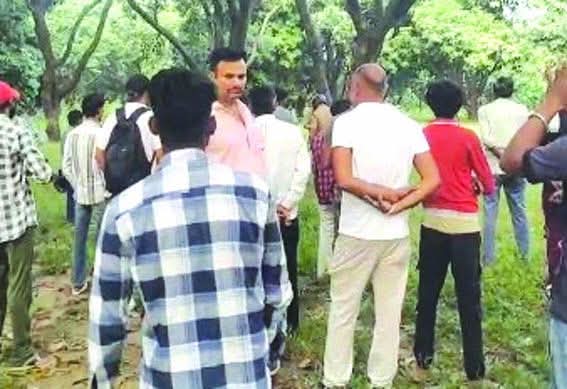 हरिद्वार में सनसनी! आम के बाग में पेड़ से लटका मिला युवक का शव, आर्थिक तंगी बनी मौत की वजह – देखकर कांप उठे लोग