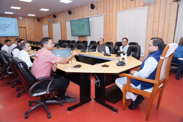 “गड्ढों पर अब नहीं चलेगी मनमानी! सीएम धामी का बड़ा एक्शन—पूरा प्रदेश होगा गड्ढा फ्री, टूटे पुलों के पुनर्निर्माण में बहेगी विकास की रफ्तार!”