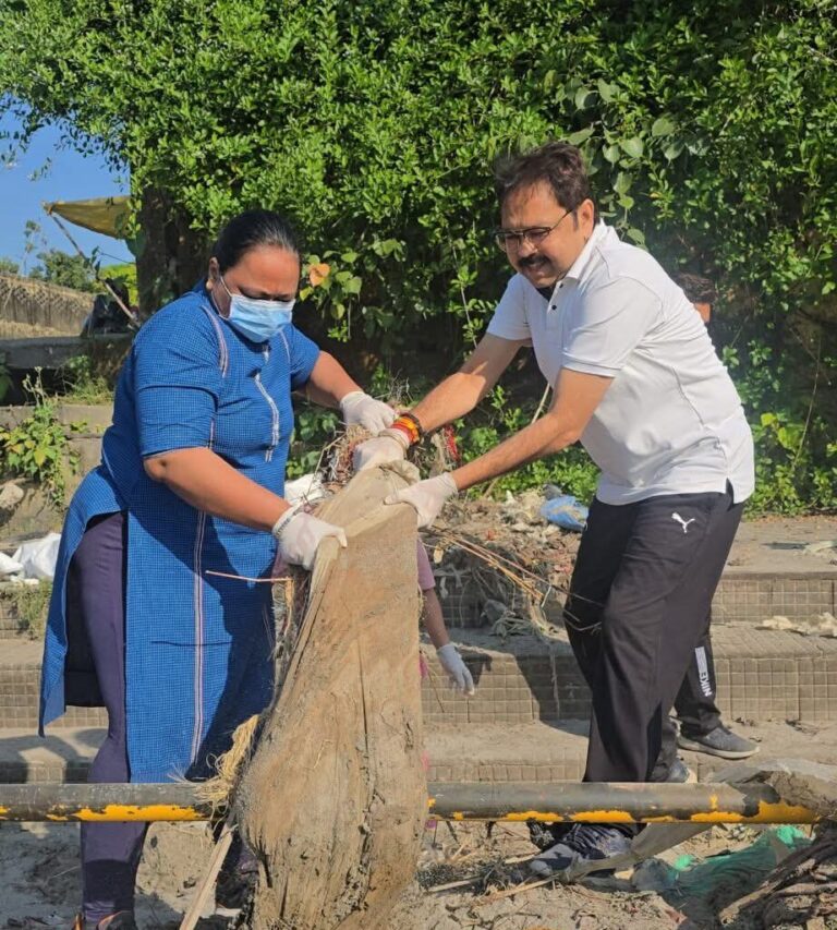 “युवाओं की नई लहर से गूंजा गंगा घाट! रोटरी क्लब कनखल, गुरुकुल कांगड़ी और आईआईटी छात्रों ने मिलकर छेड़ी गंगा को निर्मल बनाने की जन-जागरण मुहिम”