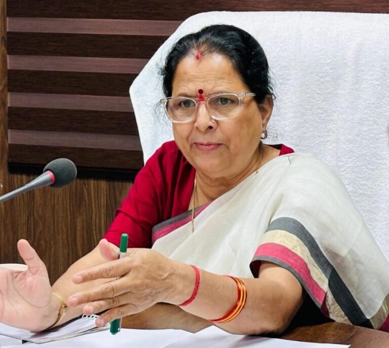 “रोशनाबाद में रूह कंपा देने वाली वारदात: दहेज के लालच में विवाहिता को पेट्रोल डालकर जिंदा जलाया, महिला आयोग ने दिए सख्त निर्देश – ‘हर दोषी को मिलेगी कठोरतम सजा!’”