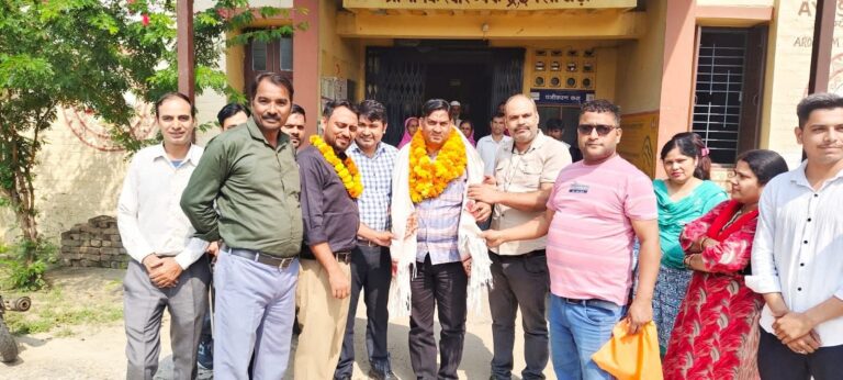 फूलों की बारिश में नहाए ब्रिजेश कुमार — इमलीखेड़ा PHC में जिला अध्यक्ष बनने पर हुआ जोरदार स्वागत, गूंजे बधाइयों के नारें!
