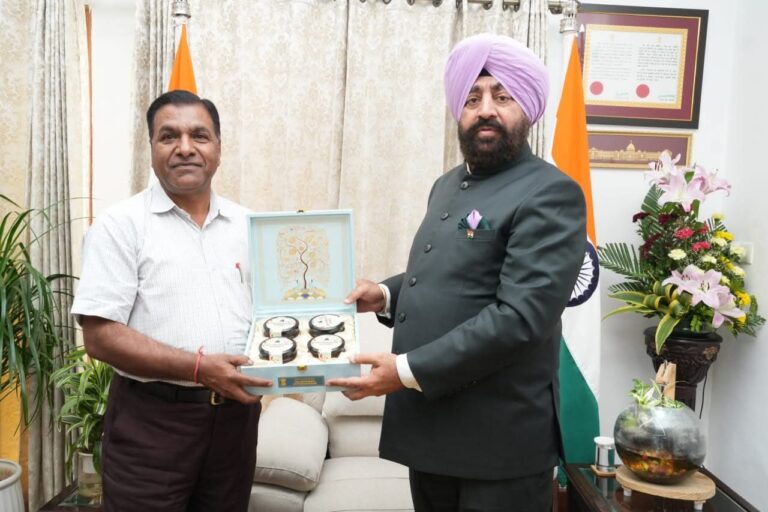 “राजभवन में फिर चमका सैनी का सितारा! राज्यपाल ने आठवीं बार किया सम्मानित, चरित्र निर्माण और राष्ट्रभक्ति के अभियान को दी नई उड़ान”