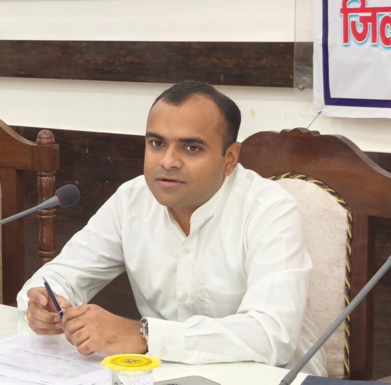 “कार्य में लापरवाही और उदासीनता पड़ी महंगी! हरिद्वार डीएम मयूर दीक्षित ने तहसील हरिद्वार के वरिष्ठ सहायक महेश कुमार सोनी को तत्काल निलंबित कर दिया, कलक्ट्रेट में जोड़ा गया संग्रह अनुभाग से”