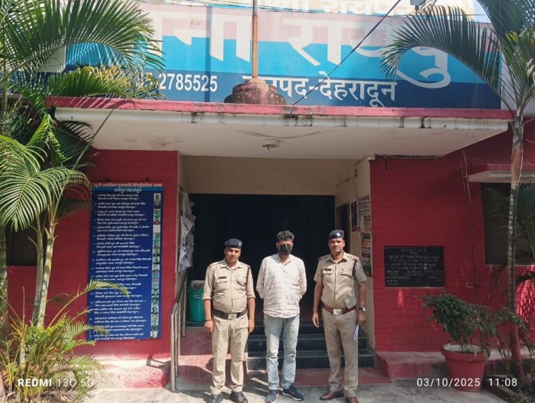 देहरादून में फर्जीवाड़े का पर्दाफाश: सरकारी नौकरी पाने के जुनून में शिक्षक ने बदली उम्र, तीन जगह से दिया UKSSSC एग्जाम!