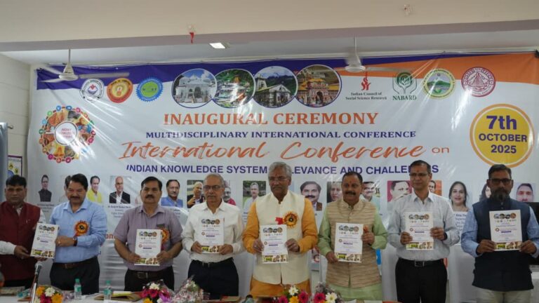 “ज्ञान और नवाचार से सजे भारत के विश्वगुरु बनने का खाका पेश कर गए त्रिवेन्द्र — बोले, शिक्षा ही भविष्य का असली नेतृत्व गढ़ेगी”