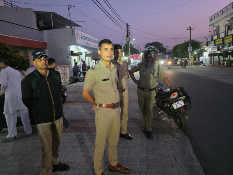 “त्योहारों से पहले हरिद्वार पुलिस का सख्त एक्शन! रानीपुर क्षेत्र में चारों ओर नाकेबंदी, संदिग्धों पर शिकंजा कसते पुलिसकर्मी — सुरक्षा चाक-चौबंद, अलर्ट पर पूरा जनपद!”