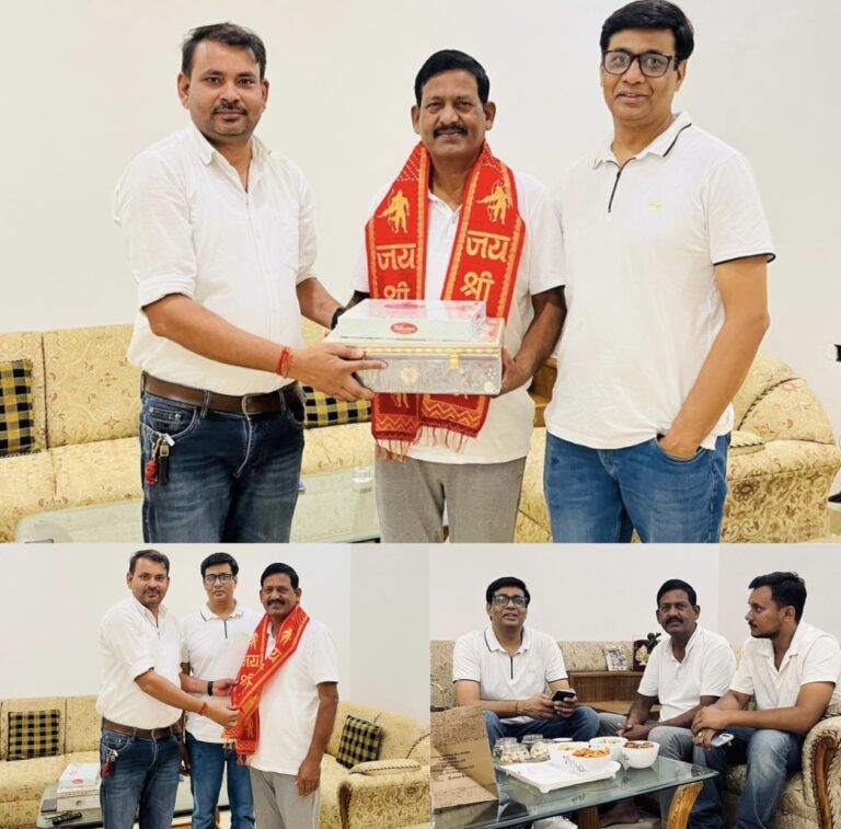 “दीपों की रौशनी में कांग्रेस की एकता की चमक: रविराज चौहान और दुर्गेश शर्मा ने रानीपुर के पूर्व प्रत्याशी राजवीर चौहान संग मनाई दीपावली, दी प्रदेशवासियों को शुभकामनाओं की उजली सौगात”