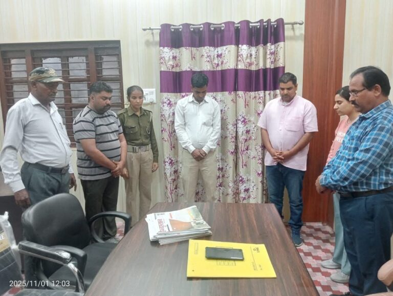 “हरिद्वार सूचना कार्यालय में शोक की लहर: छायाकार दीवान सिंह शैली की पुत्री श्रुति खुराना के असामयिक निधन पर भावभीनी श्रद्धांजलि”