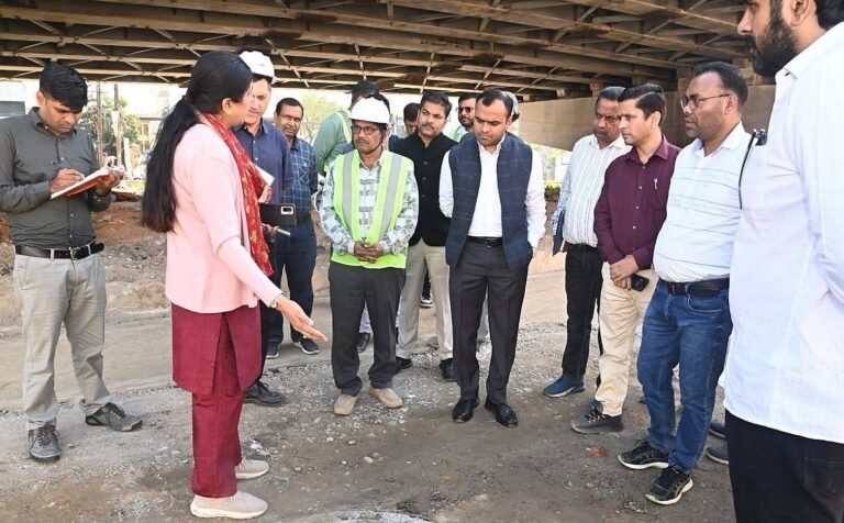 “हरिद्वार में डीएम मयूर दीक्षित की सख्ती! दूधाधारी चौक पर सीवर लाइन कार्यों का किया निरीक्षण, गुणवत्ता व जनसुविधा पर दिया खास जोर — बोले, टिकाऊ विकास ही होगी प्रशासन की पहचान”
