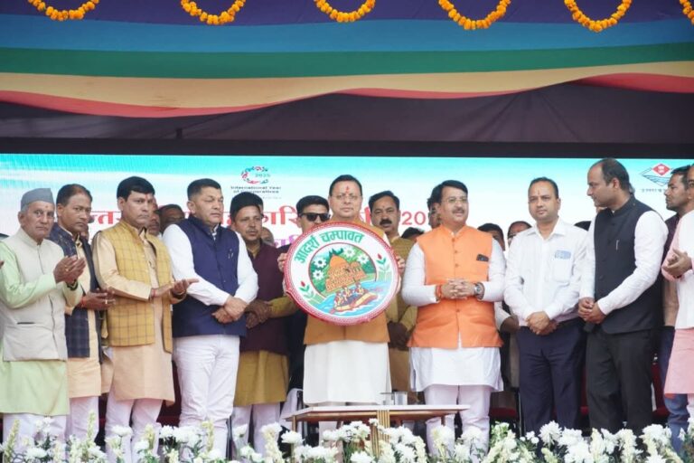 “मुख्यमंत्री पुष्कर सिंह धामी ने किया ‘आदर्श चंपावत’ लोगो का भव्य विमोचन — सांस्कृतिक विरासत, तकनीकी प्रगति और जनसहभागिता से सजेगा मॉडल जिला”