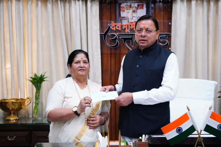 “पहाड़ों की शेरनी बछेंद्री पाल का बड़ा दिल—मुख्यमंत्री राहत कोष में दिया 10 लाख का दान, संकट की घड़ी में मानवता की मिसाल बनीं पद्मभूषण सम्मानित पर्वतारोही!”