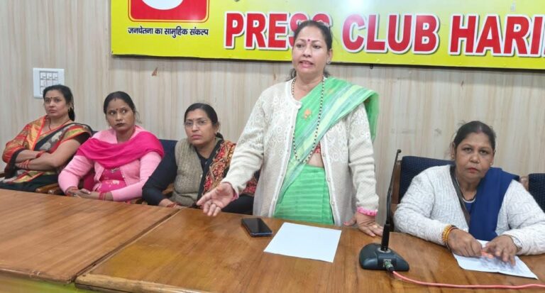 “9300 रुपए मानदेय में सरकार की योजनाएँ ढोने वाली आंगनबाड़ी कार्यकत्रियों का फूटा सब्र का बाँध, 24 हजार मासिक वेतन की मांग को लेकर अनिश्चितकालीन आंदोलन शुरू—सरकार की अनदेखी पर भड़का आक्रोश”