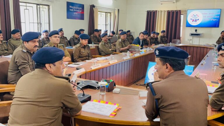 “एसएसपी प्रमेन्द्र सिंह डोबाल की सख़्त क्राइम रिव्यू: लापरवाह थानेदारों को फटकार, शीतकालीन सुरक्षा से लेकर साइबर क्राइम तक—हर मोर्चे पर ‘नो कम्प्रोमाइज’ मोड में हरिद्वार पुलिस”