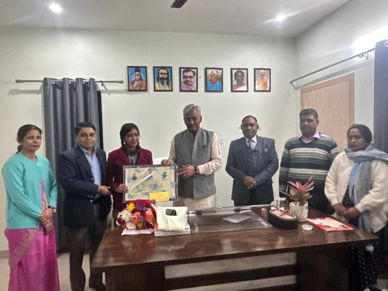 “हरिद्वार में चमकी छात्राओं की प्रतिभा: सांसद त्रिवेंद्र सिंह रावत व नेता ठाकुर संजय सिंह ने मेधावी ईशा-ईशा को दिया सम्मान, पाँच-पाँच हजार की सौगात”