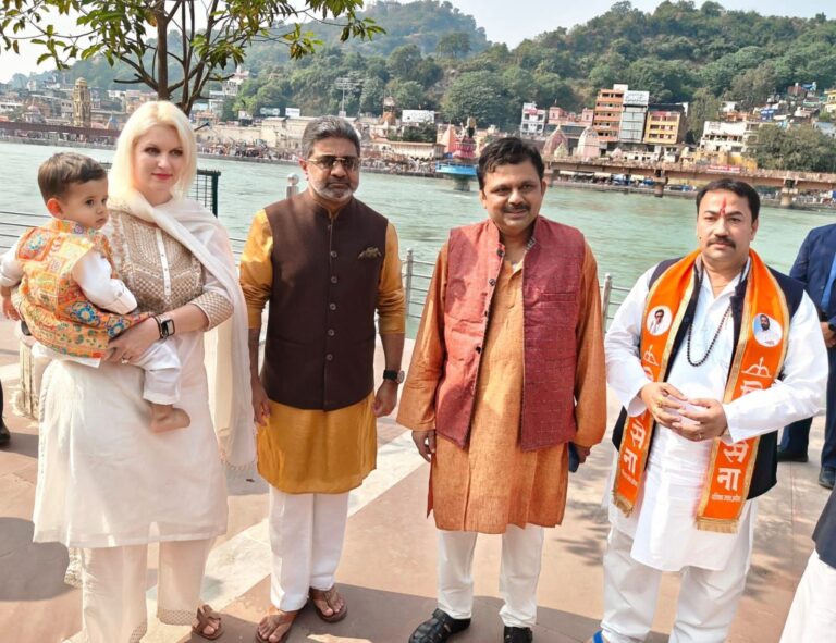 “एनडीए की ऐतिहासिक जीत पर गंगा तट से गूंजा अभिषेक वर्मा का हुंकार—राष्ट्रवाद, विकास और एकजुटता का विजय मंत्र”