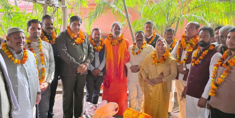 “मंगलौर सहकार की बड़ी धमक: पूर्वी–पश्चिमी समितियों की विजयी टीम ने स्वामी यतीश्वरानन्द से की खास मुलाकात, सहकारिता जगत में बढ़ी हलचल और उत्साह”