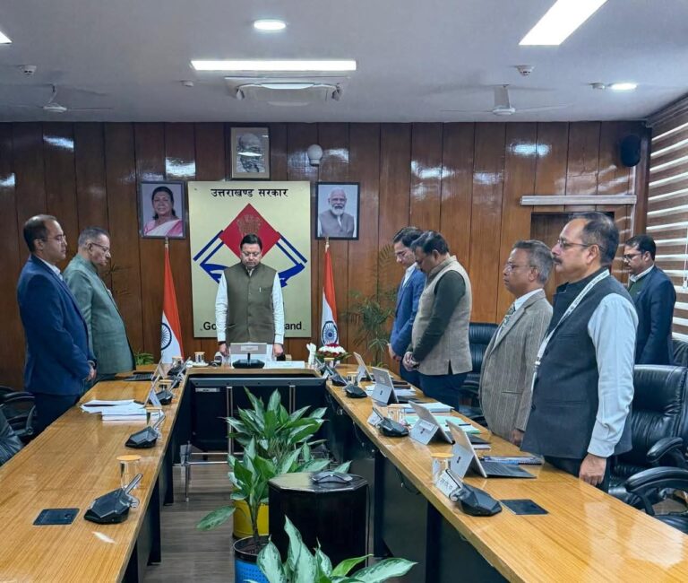 “कैबिनेट में गूंजी दिवाकर भट्ट की विरासत: CM धामी ने किया 2 मिनट का मौन, राज्य निर्माण के महानायक को भावपूर्ण श्रद्धांजलि”
