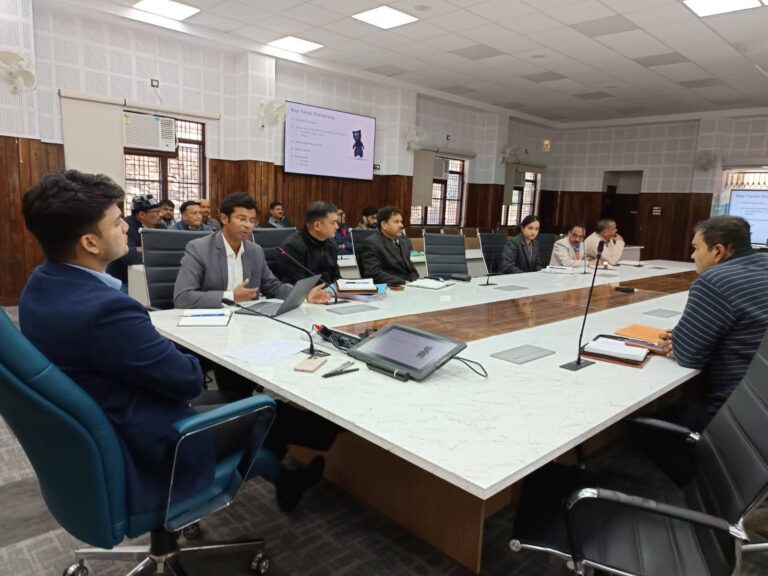 “जंगली खतरे पर कड़ा एक्शन: DM प्रतीक जैन की हाई-लेवल बैठक में गुलदार–भालू से सुरक्षा के लिए नई रणनीति, हर गांव में कम्पोस्ट पिट और हॉटस्पॉट पर विशेष निगरानी”