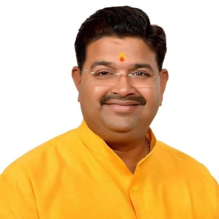 “विकास तिवारी का करारा वार! बोले – कांग्रेस की प्रदर्शनी में दिखा दिखावा, गायब रहे घपले-घोटालों के सच… गुटबाजी, स्टिंग और विधायकों की खरीद-फरोख्त की तस्वीरें भी लगाती तो होता ‘पूरा एक्सीबिशन’!”