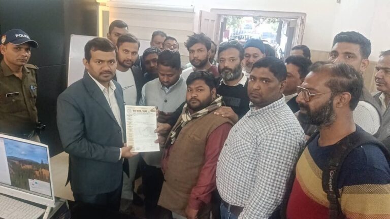 “पत्रकारिता पर वार बर्दाश्त नहीं! प्रेस क्लब रुड़की ने ज्वाइंट मजिस्ट्रेट से मिले, CM को सौंपा ज्ञापन—दोषी सुरक्षा कर्मियों की तुरंत गिरफ्तारी की मांग तेज”