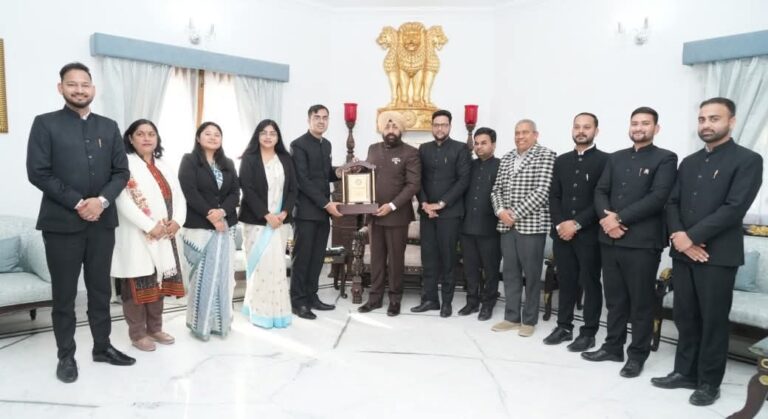 “लोक भवन में राज्यपाल की प्रेरक गुरूगाथा: ‘जनता की सेवा ही सर्वोच्च धर्म’, ई-गवर्नेंस से पारदर्शिता तक—PCS अधिकारियों को दिया संवेदनशील, ईमानदार और जनकेंद्रित प्रशासन का मंत्र”