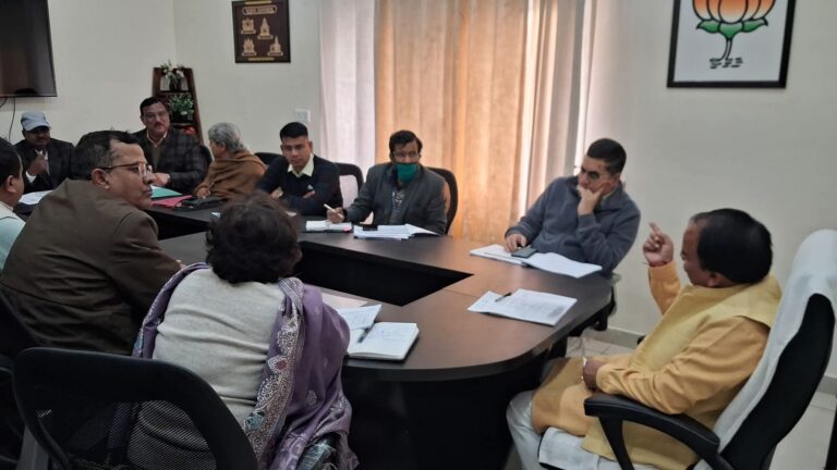 “एनपीए पर वार! सहकारी बैंकों में वसूली के लिए विशेष अभियान का ऐलान, सहकारिता मेलों को भव्य बनाने के निर्देश — डॉ. धन सिंह रावत का सख़्त संदेश”