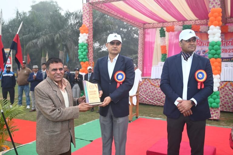 “उत्कृष्ट सहयोग का सम्मान : ऋषिकुल आयुर्वेद महाविद्यालय के प्रोफेसर डॉ. नरेश चौधरी को पुलिस महानिरीक्षक सुनील मीणा ने किया सम्मानित”