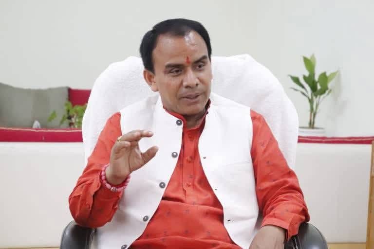 “चतुर्थ श्रेणी भर्ती पर मंत्री का सख़्त रुख़: 2364 पदों की भर्ती में देरी पर अधिकारियों की लगी क्लास, एक हफ्ते में प्रक्रिया शुरू करने के फरमान “