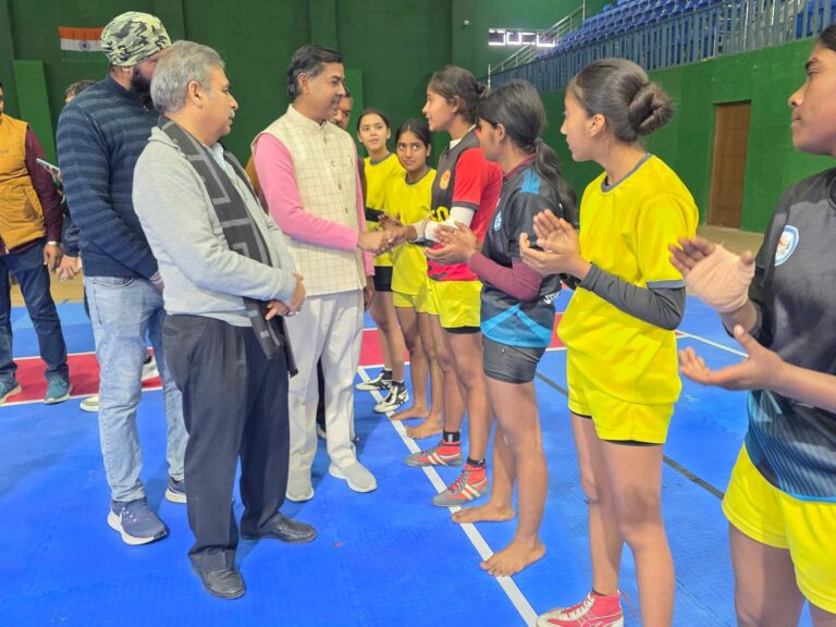 “सांसद खेल महोत्सव 2025 का भव्य आग़ाज़: जनपद स्तरीय प्रतियोगिताओं में खिलाड़ियों का जोश, रानीपुर विधायक आदेश चौहान ने किया शुभारंभ”