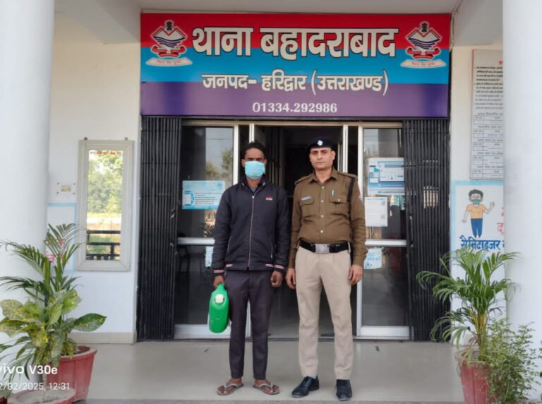 “नशा मुक्त देवभूमि मिशन को बड़ी सफलता — बहादराबाद पुलिस ने 5 लीटर कच्ची शराब के साथ कुख्यात तस्कर राहुल उर्फ़ बंटी को दबोचा!”