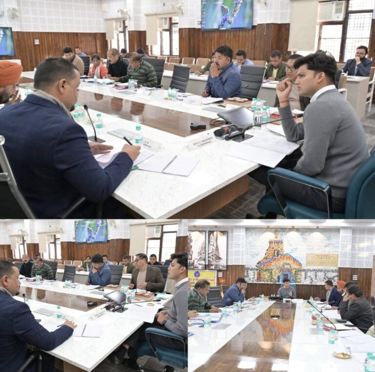 “रुद्रप्रयाग में डीएम प्रतीक जैन का सख्त तेवर: डीएलआरसी बैठक में बैंकों को चेतावनी, स्वरोजगार ऋण में ढिलाई बर्दाश्त नहीं”