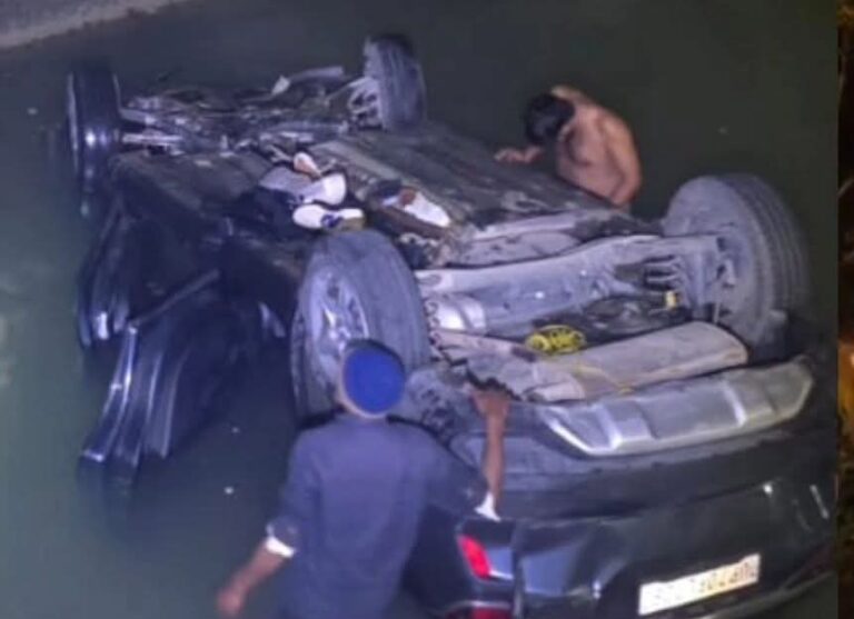 “गंगनहर कांवड़ पटरी पर भीषण हादसा, तीव्र मोड़ और घने कोहरे के बीच अनियंत्रित कार मोहम्मदपुर झाल के पास नहर में गिरी, मेरठ के दो युवकों की दर्दनाक मौत”