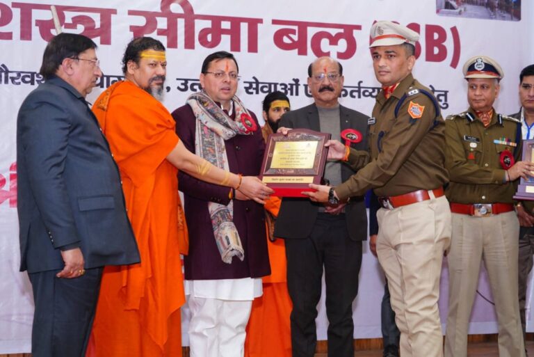 “सीमाओं की सुरक्षा से आपदा प्रबंधन तक अदम्य साहस और अटूट समर्पण की जीवंत मिसाल बना सशस्त्र सीमा बल, मुख्यमंत्री पुष्कर सिंह धामी ने शूरवीर जवानों को किया भव्य सम्मान”