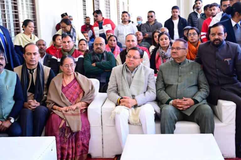 “जनसेवा की अमिट मिसाल को नमन: मुख्यमंत्री धामी ने स्व. हरबंस कपूर की 80वीं जयंती पर पुष्पांजलि अर्पित कर कहा—उनकी विचारधारा पीढ़ियों को देती रहेगी दिशा”