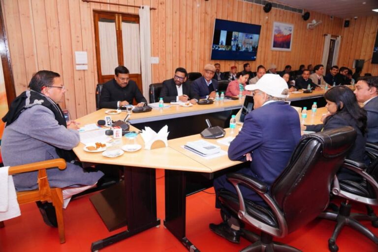 “डिजिटल उत्तराखण्ड की बड़ी सौगात: मुख्यमंत्री धामी ने लॉन्च किए राजस्व विभाग के 6 वेब पोर्टल, अब घर बैठे मोबाइल से मिलेगी सत्यापित खतौनी”