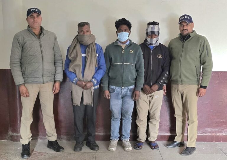 “बहादुरपुर जट में दो पक्षों का बवाल, शांति भंग करने पर पुलिस का सख़्त एक्शन—उत्पात मचाने वाले तीन आरोपी धराए, सीधे कोर्ट भेजे जाएंगे”