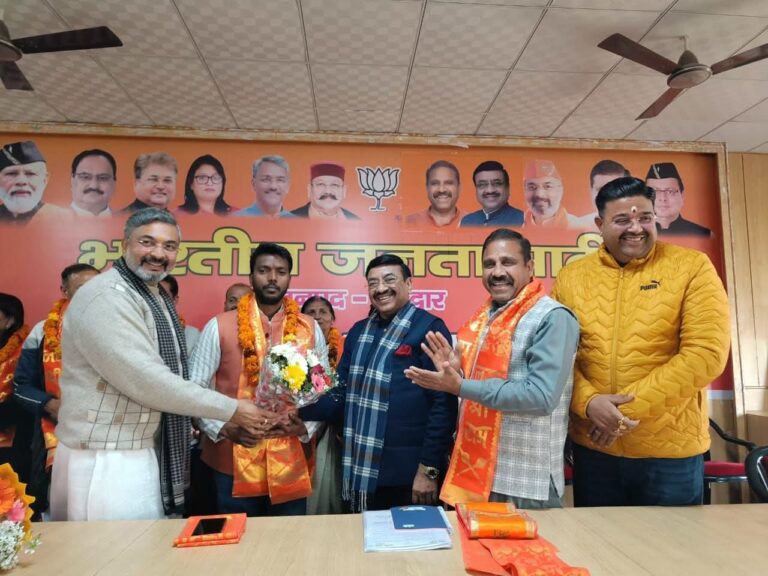 “संघ से संगठन तक समर्पण की जीत: हरिद्वार के संजीव कुमार को भाजपा एससी मोर्चा में प्रदेश मंत्री की बड़ी जिम्मेदारी, कार्यालय में उमड़ा उत्साह और भव्य स्वागत”