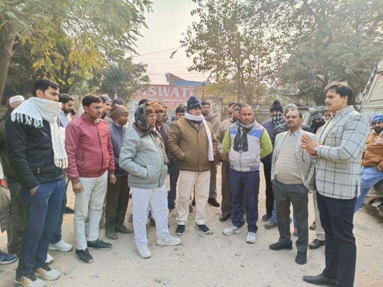 “खराब दाल–चावल पर फूटा राशन डीलरों का गुस्सा: हरिद्वार में SDO कार्यालय घेरा, जनता के स्वास्थ्य से खिलवाड़ का आरोप, हड़ताल की चेतावनी”