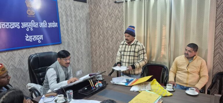 “भूमि विवादों पर आयोग की सख्ती रंग लाई: 17 मामलों की सुनवाई में 10 प्रकरणों का त्वरित निस्तारण, अफसरों को कड़े निर्देश”