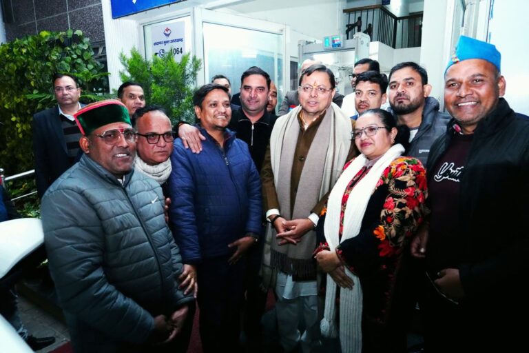 “उपनल कर्मचारियों को धामी सरकार की ऐतिहासिक सौगात: समान कार्य–समान वेतन पर कैबिनेट की मुहर, मुख्यमंत्री से भेंट कर जताया आभार”