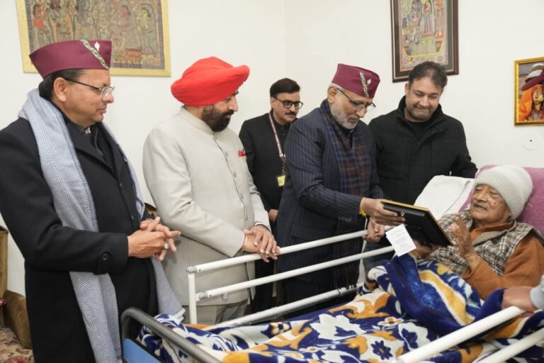 “देहरादून में स्नेहिल मुलाकात: उपराष्ट्रपति सी. पी. राधाकृष्णन पहुंचे पूर्व मुख्यमंत्री भुवन चंद्र खंडूरी के आवास, स्वास्थ्य का लिया हाल, राज्यपाल व मुख्यमंत्री रहे मौजूद”