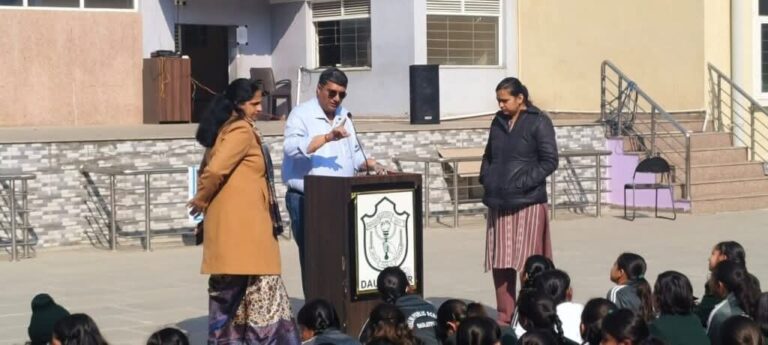 “नन्ही बेटियों की सेहत को सुरक्षा कवच: डीपीएस दौलतपुर में सर्वाइकल कैंसर व एचपीवी टीकाकरण पर जागरूकता की सशक्त पहल”