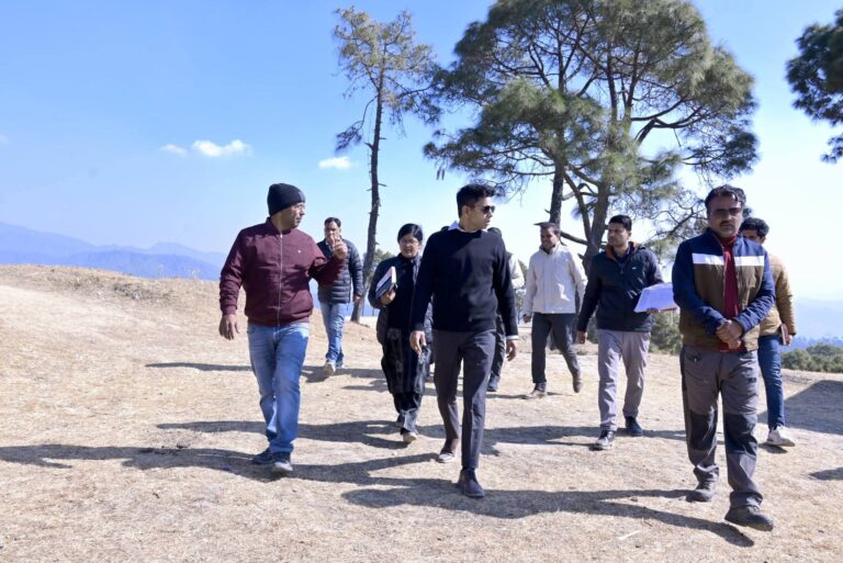 “अल्मोड़ा को मिलेगा आधुनिक खेल स्टेडियम का तोहफा! डीएम अंशुल सिंह ने डीनापानी खेल मैदान के विस्तारीकरण व विकास को लेकर किया स्थलीय निरीक्षण, युवाओं के लिए खुलेंगे नए खेल अवसर”