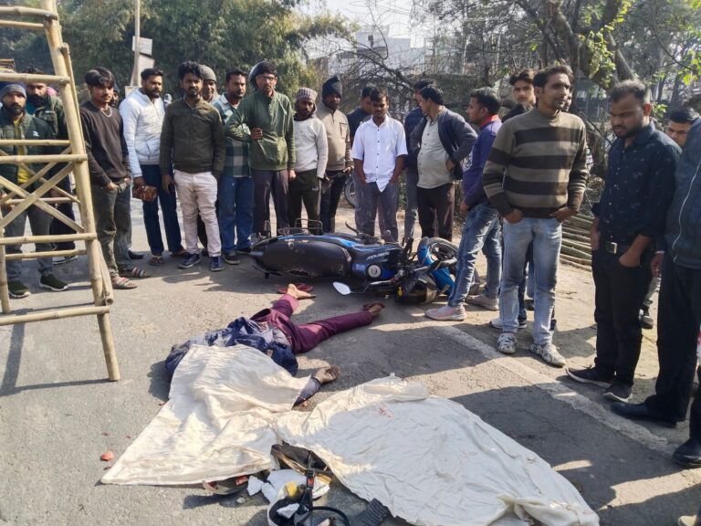 “तेज़ रफ्तार डंपर का कहर: बहादराबाद–कलियर मार्ग पर बाइक सवार युवक की दर्दनाक मौत, हादसे के बाद चालक वाहन सहित फरार”