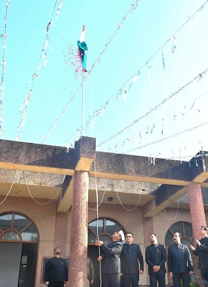 “संविधान की शपथ, तिरंगे की शान: जिलाधिकारी मयूर दीक्षित के ध्वजारोहण के साथ हरिद्वार जनपद में 77वां गणतंत्र दिवस हर्षोल्लास व गरिमा के साथ संपन्न “